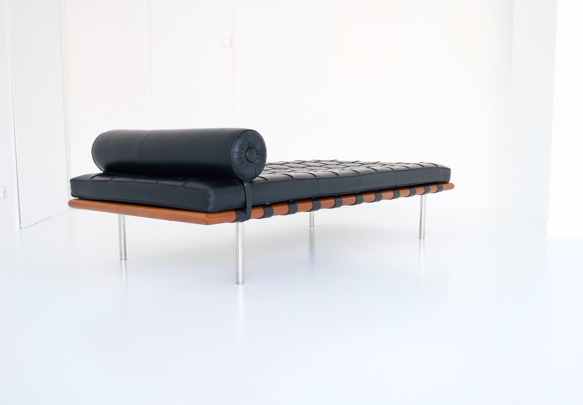 barcelona day bed, mies van der rohe, knoll