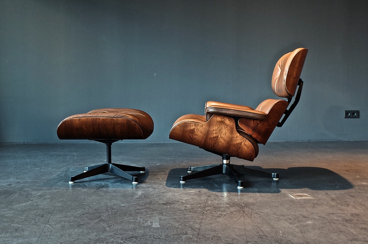 Lounge Chair No. 670 und Ottoman No. 671. antibeige