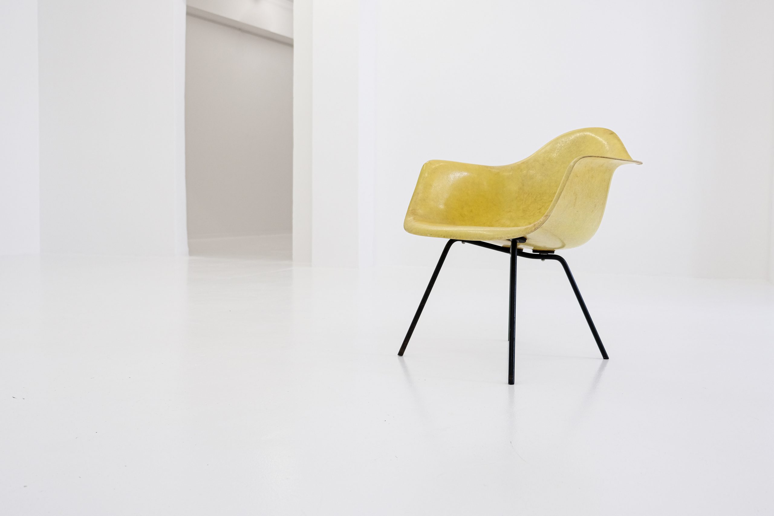 dax, dining height armchair x-base, eames, ray eames, charles eames, zenith production, lemon ylellow, rope edge, 1st generation, fiberglas, eames chair, x-base