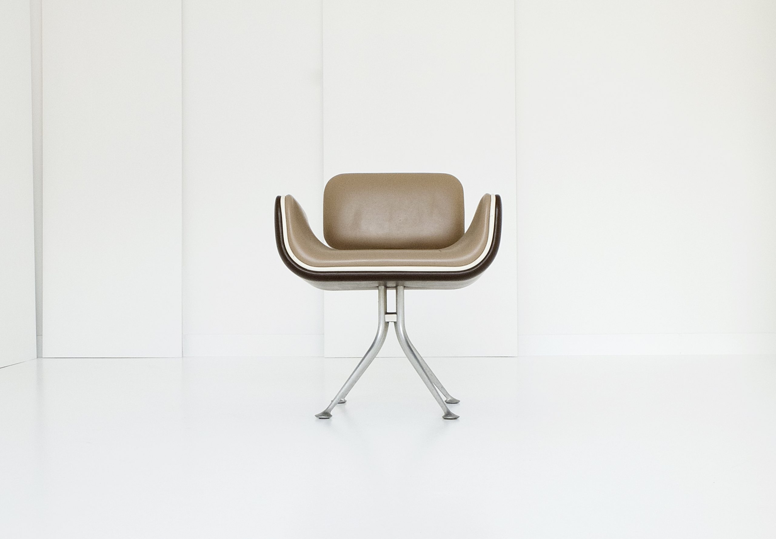 join the „jet set“. | antibeige