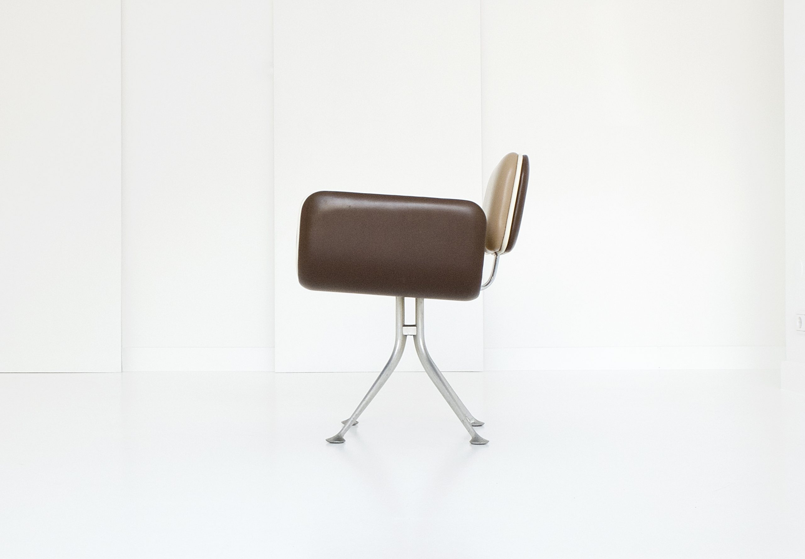 join the „jet set“. | antibeige